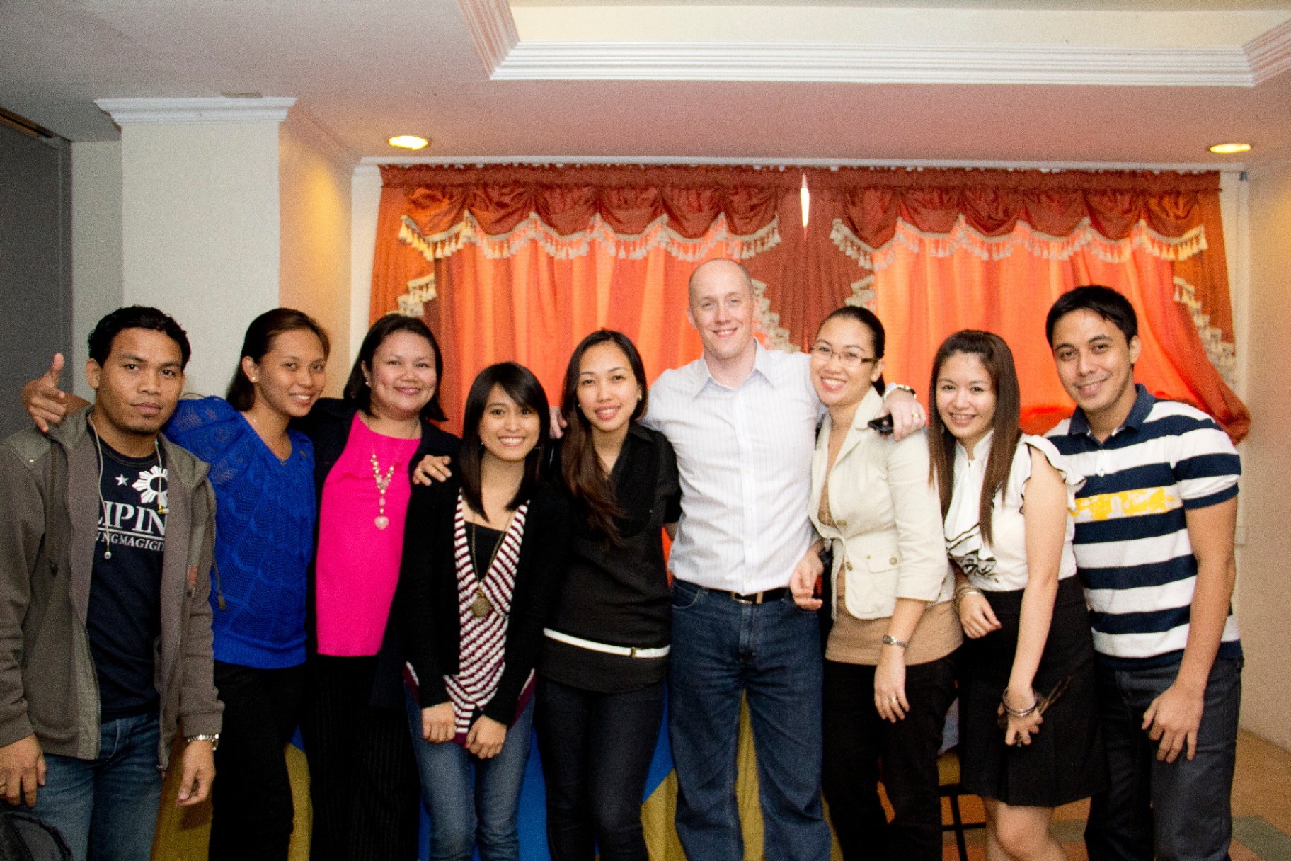 Chris Ducker with the Virtual Staff Finder recruitment team in the Philippines, 2017